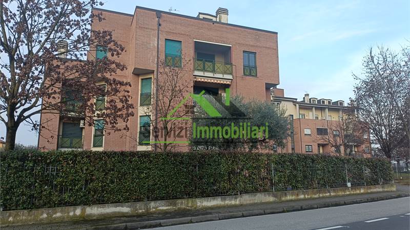 Pessano splendido 3 locali con taverna, ampio giardino e box. signorile