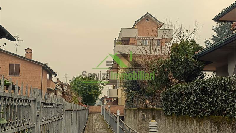 Seggiano di Pioltello signorile 3 locali con terrazzo e box